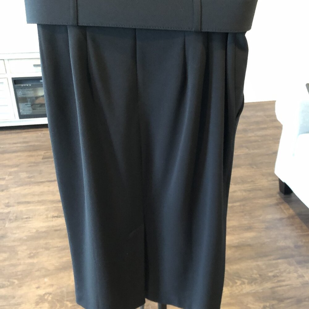 BLACK SKIRT WITH THE BELT
